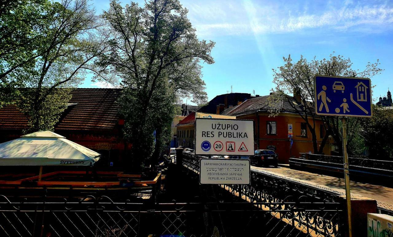 Exceptional Uzupis Bridge 3 Bedroom Apartment Vilna Exterior foto